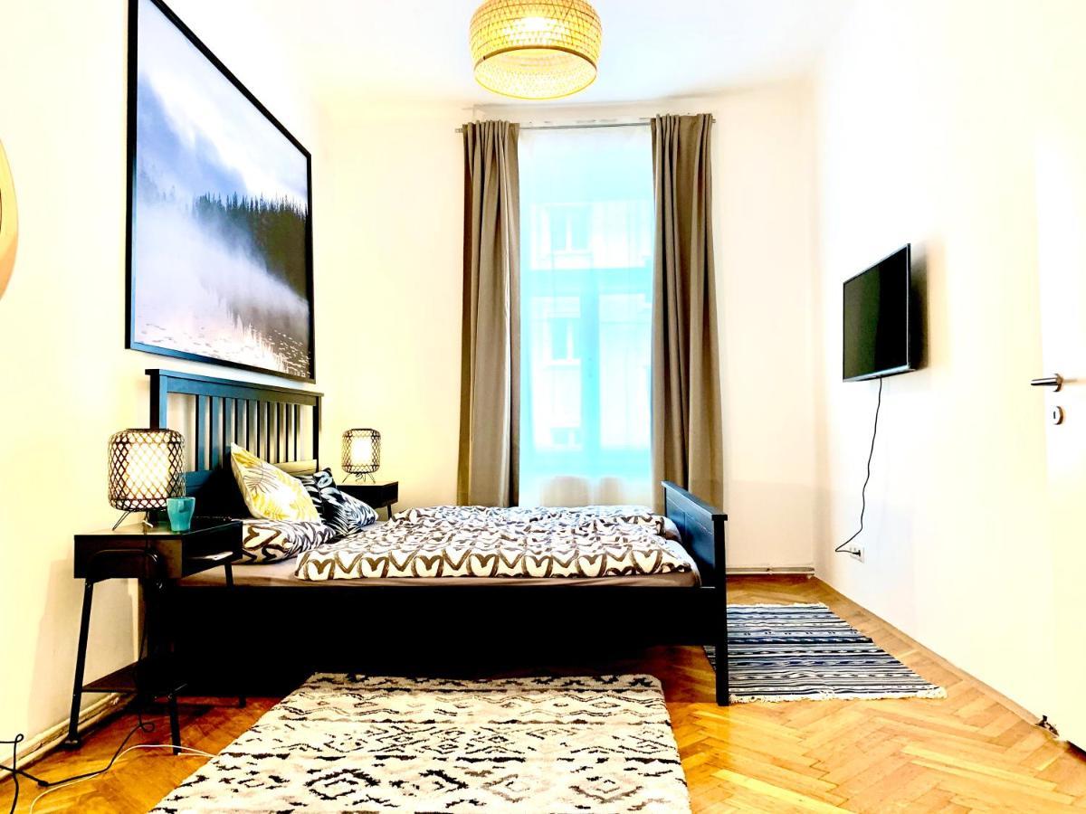 Urban City Retreat - By Nahuen Suites Graz Esterno foto